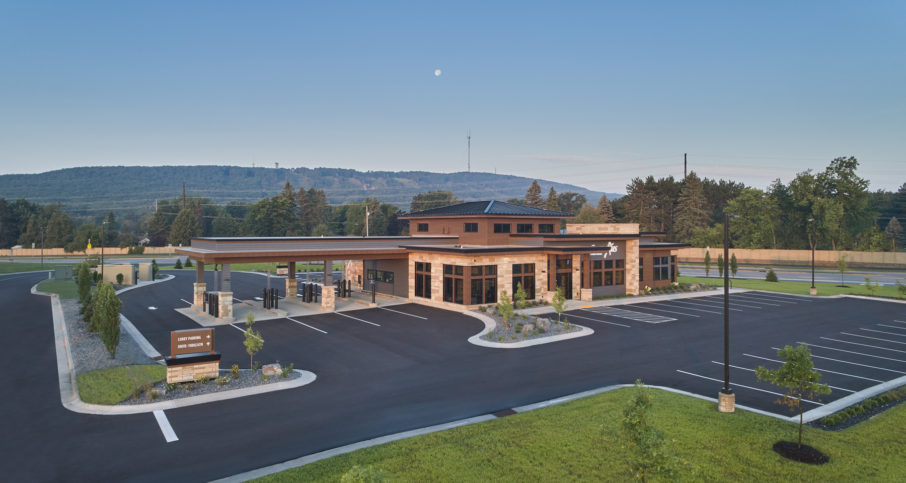 Connexus Credit Union Captivates with New Signature Branch on Rib Mountain Drive